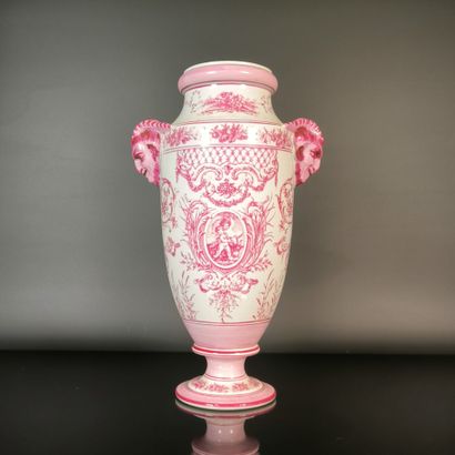 GIEN
Earthenware vase decorated in shades...