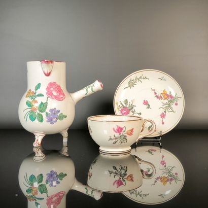 GIEN. Lot: 
- Polychrome earthenware “Verseuse...