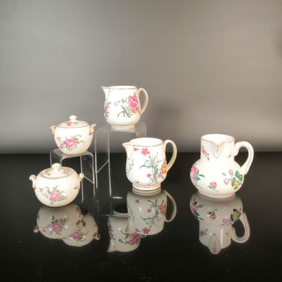 GIEN. Set of 5 polychrome earthenware pieces,...