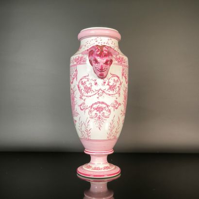 GIEN
Earthenware vase decorated in shades...