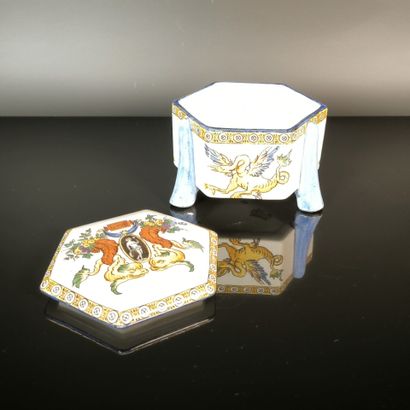 GIEN
Hexagonal tripod box made of polychrome...