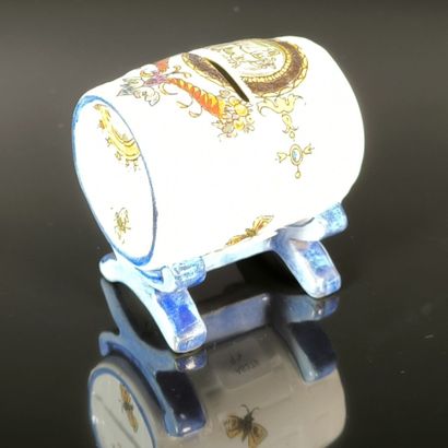 GIEN
Barrel-shaped piggy bank on a stand,...
