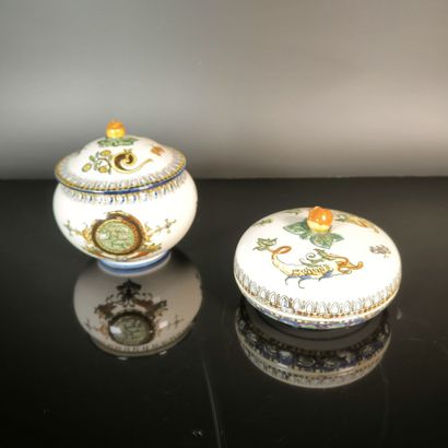 GIEN. Set of two pieces in polychrome earthenware,...
