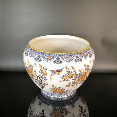 GIEN
Large round polychrome earthenware planter,...