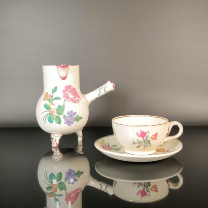 GIEN. Lot: 
- Polychrome earthenware “Verseuse...