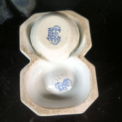 GIEN. Set of 5 earthenware pieces, decorated...