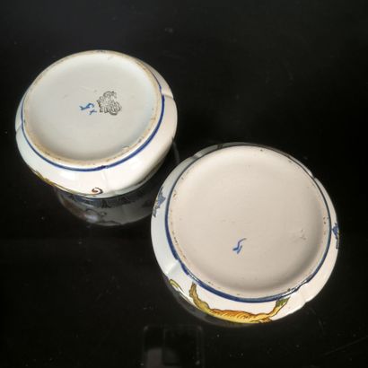 GIEN
Two round polychrome earthenware boxes...