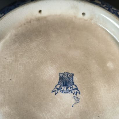 GIEN
Polychrome earthenware bowl with a Chinese-style...