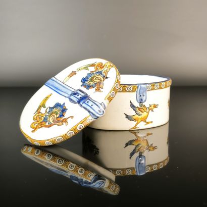 GIEN
Oval polychrome earthenware box with...