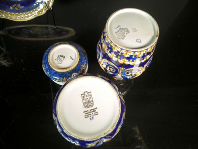 GIEN. Set of 7 pieces in polychrome earthenware,...