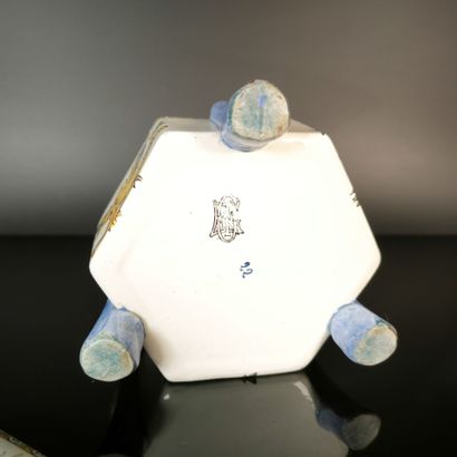 GIEN
Hexagonal tripod box made of polychrome...