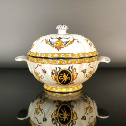 GIEN
Polychrome earthenware candy dish with...