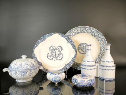 GIEN. Set of 6 earthenware pieces, decorated...
