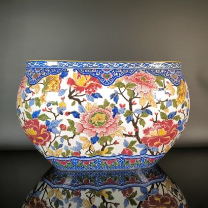 GIEN
Large oval planter made of polychrome...