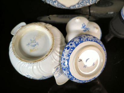 GIEN. Set of 6 earthenware pieces, decorated...