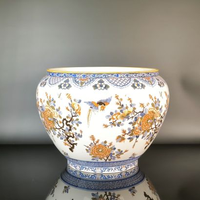 GIEN
Large round polychrome earthenware planter,...