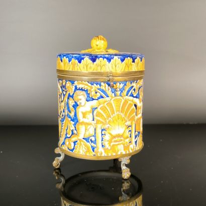 GIEN
Polychrome earthenware set, decorated...