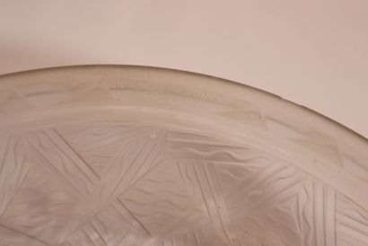 Lot de verrerie comprenant : 
- grande coupe...