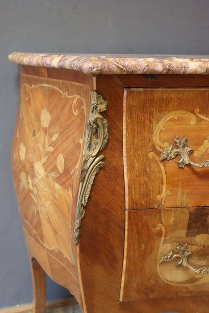 Commode à deux tiroirs en bois de placage...