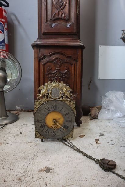 Horloge en bois naturel sculpté de feuillages,...