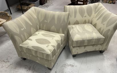 Pair of armchairs that can be divided into...