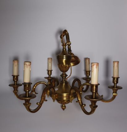 Lustre en bronze doré à 6 branches
Haut....