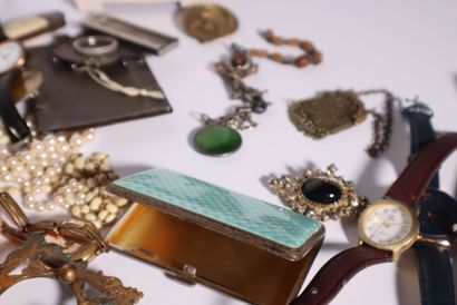 In two boxes: assorted costume jewelry, brooches,...