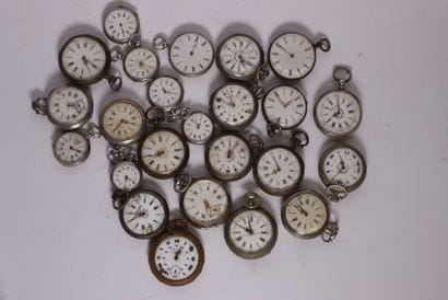 Lot de montres en argent comprenant : 
-...