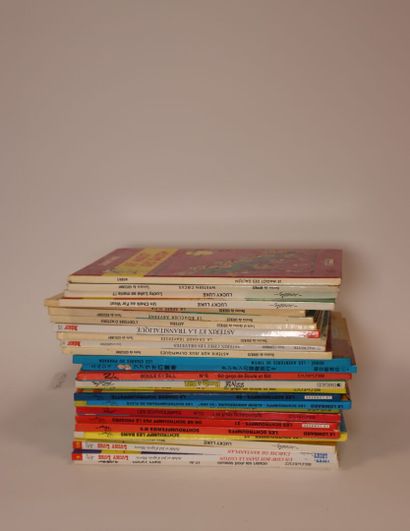 Lot de Bandes Dessinées (26 albums) : 
-...