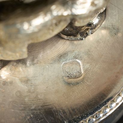 Boîte à pilules en argent, à décor d'une...