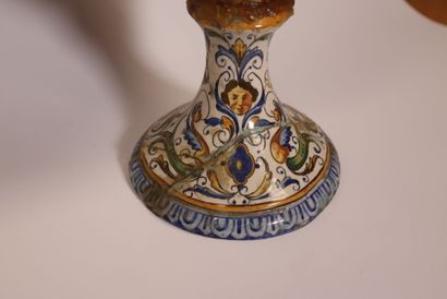 Paire de vases en majolique
XIXème siècle...