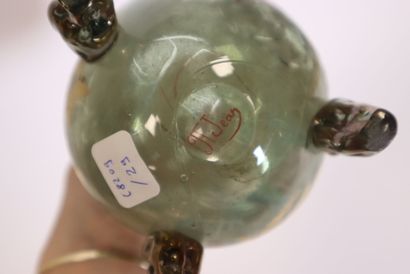 Auguste JEAN 
Vase tripode en verre émaillé
H....