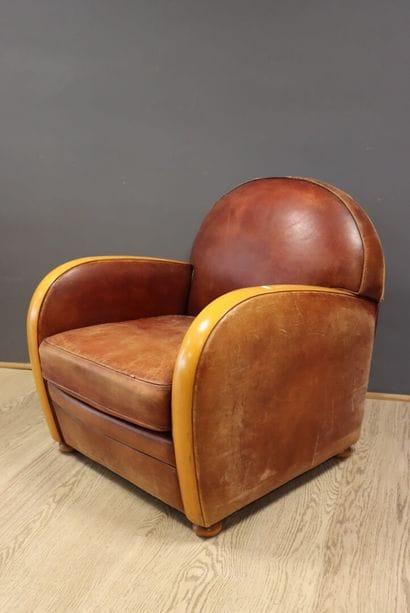 Leather and wood club chair 
H. 80 x W. 80...