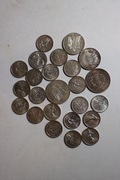 Lot de pièces à détailler en argent 
poids...