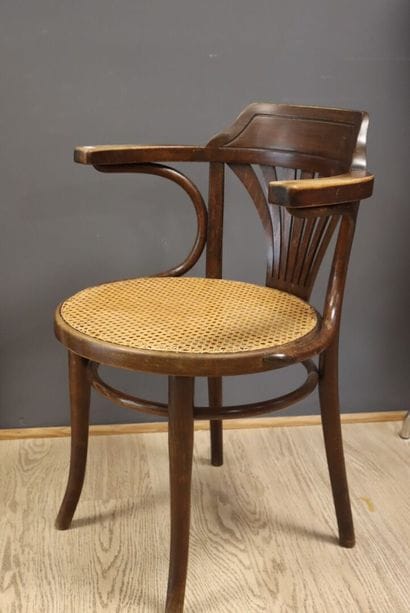 Bureau en bois naturel ouvrant à cinq tiroirs,...