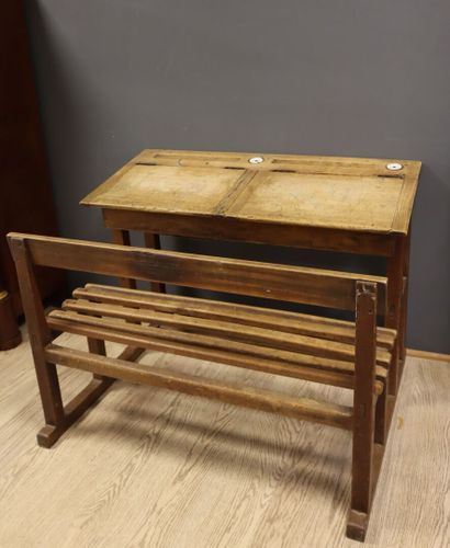 Bureau pupitre double d'écolier en chêne;...