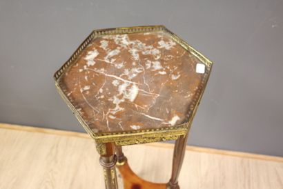 Sellette tripode en bois de placage, galerie...