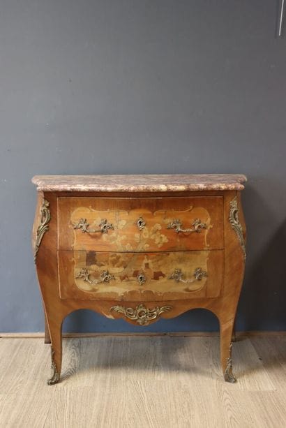 Commode à deux tiroirs en bois de placage...