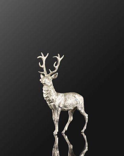 Cerf en argent. Poinçon minerve. Haut. 12,5...