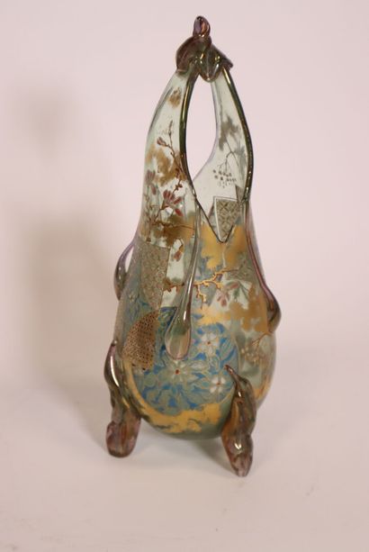 Auguste JEAN 
Vase tripode en verre émaillé
H....