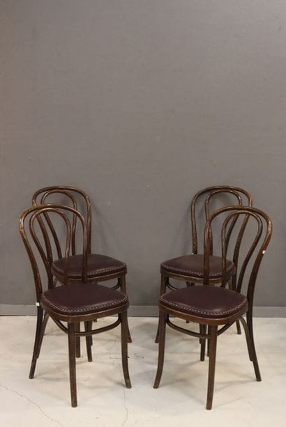 THONET - dans le goût de 
Quatre chaises...