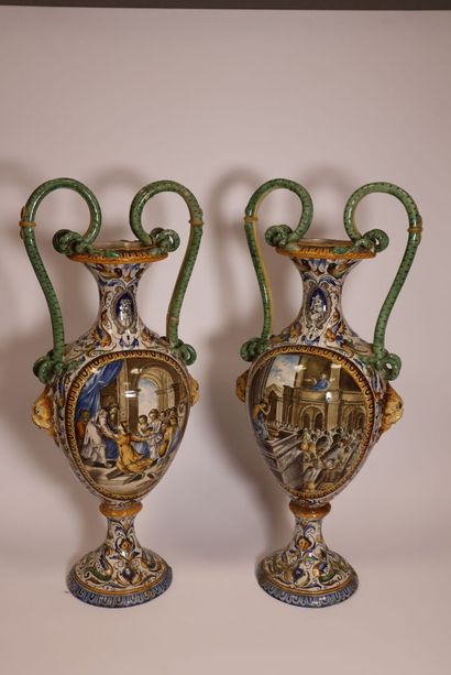 Paire de vases en majolique
XIXème siècle...
