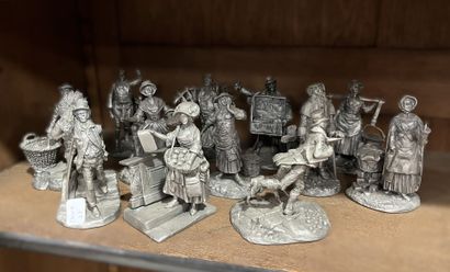 Collection de 12 personnages en étain: petits...