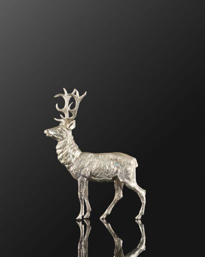 Cerf en argent. Poinçon minerve. Haut. 12,5...