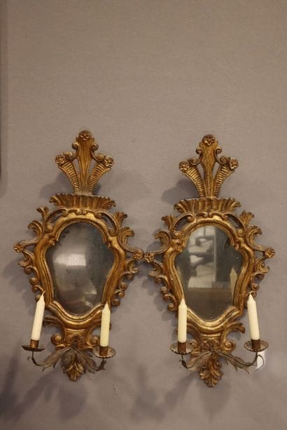 Paire de miroirs d'appliques à deux lumières...