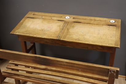 Bureau pupitre double d'écolier en chêne;...