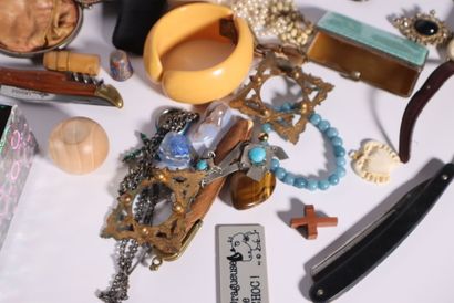 In two boxes: assorted costume jewelry, brooches,...