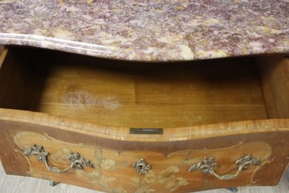 Commode à deux tiroirs en bois de placage...