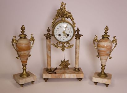 Onyx and metal mantelpiece 
Louis XVI style
H:...