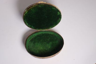 Bronze box with a medallion of Napoleon
H....